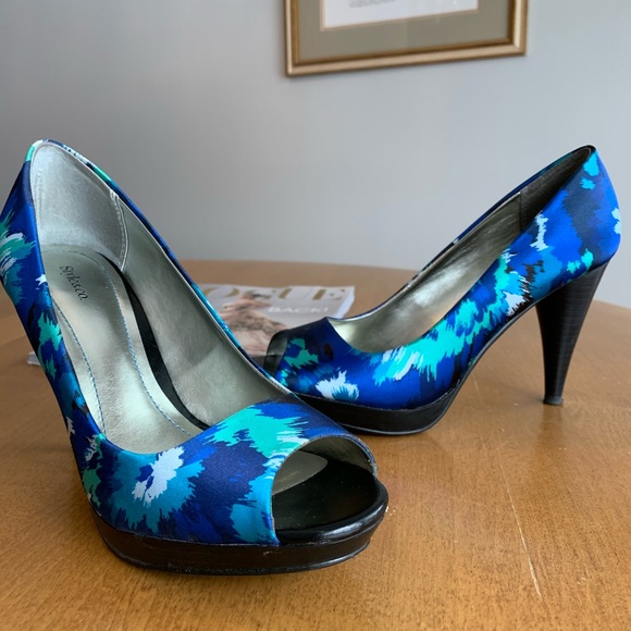 LOVELY 💙💚 Style & Co. Blue/Green/White Abstract Satin High Heels/Pumps 6-6.5! - Picture 7 of 16